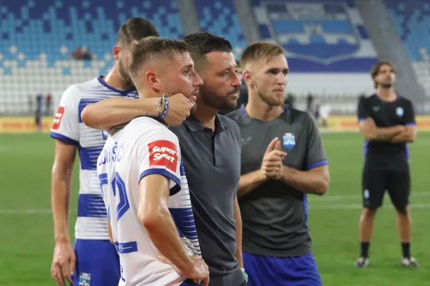 Osijek, 24. 08. 2024, Opus Arena, SuperSport HNL 24/25. nogomet, Osijek - Rijeka. Roko Juri&scaron;ić (22) i trener Federico Coppitelli.snimio GOJKO MITIĆ