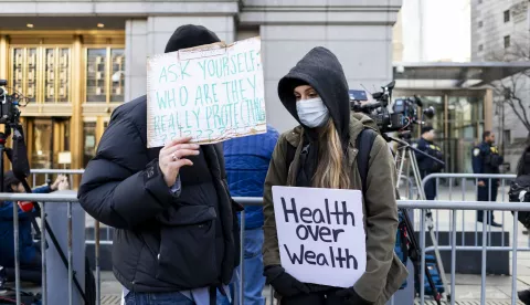 epa11786077 People hold signs protesting the healthcare industry outside of the federal court house where Luigi Mangione, who has been accused of killing UnitedHealthcare CEO Brian Thompson, will be arraigned after being extradited from Pennsylvania, in New York, USA, 19 December 2024. EPA/JUSTIN LANE