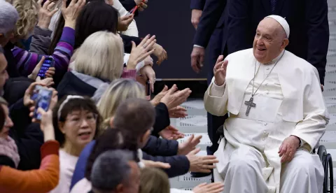 epa11788010 ?Pope Francis meets with Vatican employees during an audience to deliver a Christmas message in the Paul VI Hall at the Vatican, 21 December 2024. EPA/FABIO FRUSTACI