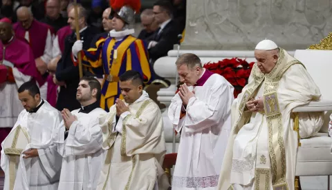 epa11792418 Pope Francis prays during the Christmas Night Mass at St Peter's Basilica in Vatican City, 24 December 2024. Pope Francis kicked off the 2025 Jubilee of the Catholic Church on Christmas Eve, by opening the 'Holy Door' of St Peter's Basilica. EPA/FABIO FRUSTACI