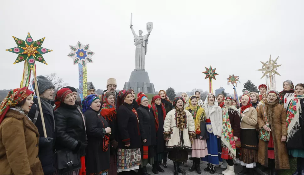 epa11789473 Ukrainians wear traditional attire and sing Christmas carols near the Motherland Monument in Kyiv, Ukraine, 22 December 2024, amid the Russian invasion. Ukraine will celebrate Christmas on 25 December for the second time in accordance with the Western calendar. Ukrainian President Zelensky signed a law in July 2023 to move the official Christmas Day holiday to 25 December, departing from the Russian Orthodox Church tradition of celebrating on 07 January. Russian troops entered Ukraine on 24 February 2022 starting a conflict that has provoked destruction and a humanitarian crisis. EPA/SERGEY DOLZHENKO 72067