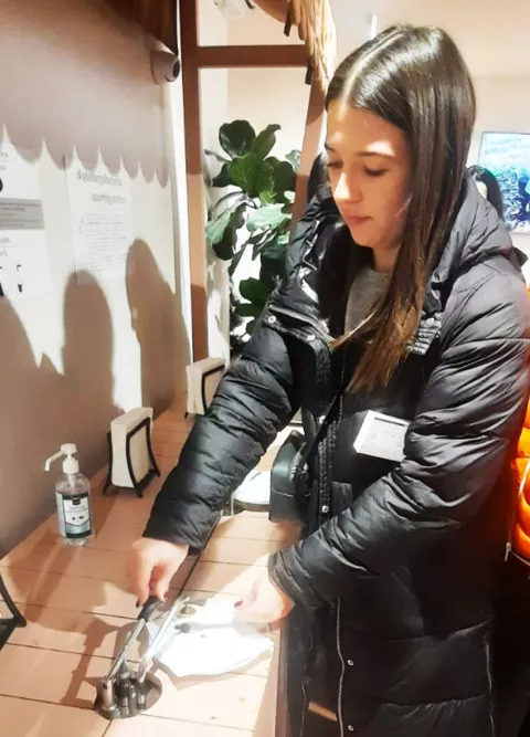 SLATINA, Slatinske gimnazijalce oduševila je čokolada iz slavine, 26.12.2024., foto SŠ M.Marulića Slatina