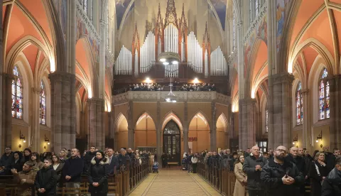 Osijek, 25. 12. 2024., Konkatedrala, Božić, Božić 2024, božićna sveta misa, sveta misa, misa, Ivan Ćurić - pomoćni biskup SNIMIO BRUNO JOBST