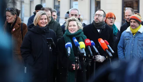 Zagreb, 27.12.2024. - Održana je konferencija za medije predsjedničke kandidatkinje stranke Možemo! Ivane Kekin. Nakon konferencije Ivana Kekin družila se s građanima. Na fotografiji Ivana Kekin. foto HINA /Zvonimir KUHTIĆ/ kuzo