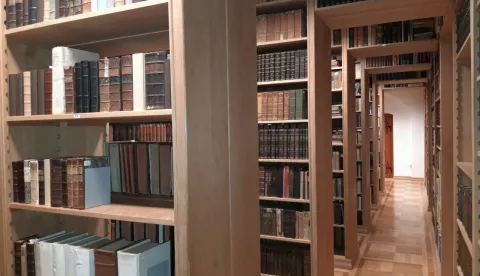 Knjige u biblioteci Franjevačkog samostana u Vukovaru