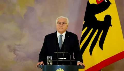 epa11794779 German President Frank-Walter Steinmeier announces the decision to dissolve the German Bundestag in accordance with Article 68 of the Basic Law at Bellevue Palace in Berlin, Germany, 27 December 2024. EPA/FILIP SINGER