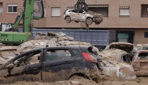 epa11794901 A mud-covered, damaged vehicle lifted by a crane in the flood-hit town of Massanassa, Valencia, eastern Spain, 27 December 2024. Floods triggered by the DANA (high-altitude isolated depression) weather phenomenon hit the east of Spain on 29 October 2024, devastating Valencia and neighboring provinces and leaving at least 229 people dead. EPA/KAI FOERSTERLING