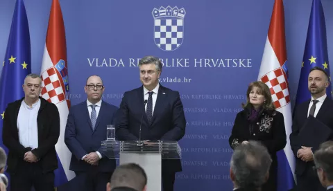 Zagreb, 27.12.2024.- Konferencija za medije premijera Plenkovića s predstavnicima sindikata javnih i državnih službi. Na fotografiji Zdravko Lončar, Dubravko Jagić, Andrej Plenković, Anica Prašnjak, Marin Piletić. foto HINA/ Lana SLIVAR DOMINIĆ/ lsd