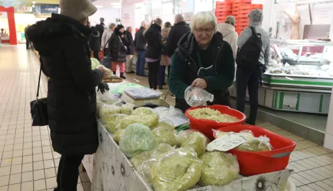 Osijek, 27. 12. 2024, Glavna tržnica na Gajevom trgu. Ponuda.snimio GOJKO MITIĆ