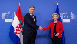 Bruxelles, 17.2.2022.- Predsjednik Vlade RH Andrej Plenković susreo se u Bruxellesu a predsjednicom Europske komisije Ursulom von der Leyen. Plenkoviić će sudjelovati na 6. sastanku na vrhu Europska unija  Afrička unija, 17. i 18. veljače. Na slici Andrej Plenković i Ursula von der Leyen. foto HINA/ Š EU/Christophe Licoppe/ ua