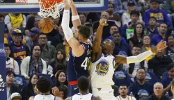 epa11688433 LA Clippers center Ivica Zubac dunks past Golden State Warriors forward Jonathan Kuminga during the first half of an NBA game in San Francisco, California, USA, 27 October 2024. EPA/JOHN G. MABANGLO SHUTTERSTOCK OUT