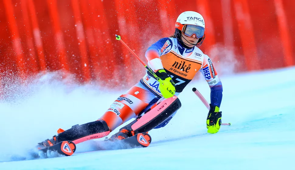 epa11093611 Zrinka Ljutic of Croatia in action during the first run of the Women's Slalom race at the FIS FIS Alpine Skiing World Cup in Jasna, Slovakia, 21 January 2024. EPA/MARTIN DIVISEK