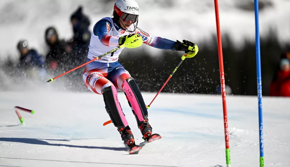 epa11210519 Croatia's Zrinka Ljutic in action during the first run of the Women's Slalom race at the FIS Alpine Skiing World Cup in Are, Sweden, 10 March 2024. EPA/Pontus Lundahl SWEDEN OUT