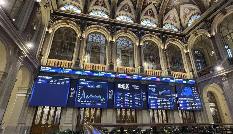 epa11794837 A view of the Madrid Stock Exchange headquarter's floor in Madrid, Spain, 27 December 2024, after being closed for two days over Christmas. Spain's main index, the Ibex 35, started the session on the day with a slight drop of 0.21 percent, remaining below the 11,500 points at which it closed on 24 December. EPA/ALTEA TEJIDO