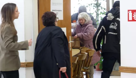 Osijek, 29. 12. 2024, Jug 2, Izborno mjesto u GČ Jug 2, biračaka mjesta, građani glasaju, izbori za predsjednika RH.snimio GOJKO MITIĆ