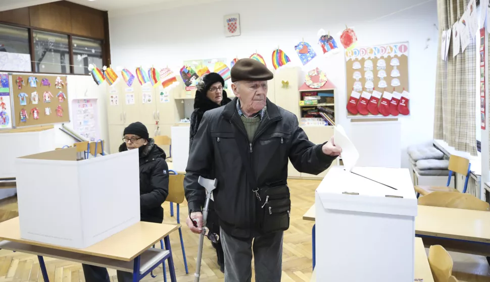 Zagreb, 29.12.2024. U Hrvatskoj su u nedjelju u 7 sati počeli osmi izbori za predsjednika Republike Na fotografiji ilustracija, predsjednički izbori u RH, glasanje, biračko mjesto, glasačka kutija, glasački listić. foto HINA/ Lana SLIVAR DOMINIĆ/ lsd