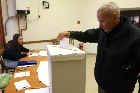 Osijek, 29. 12. 2024, Jug 2, Izborno mjesto u GČ Jug 2, biračaka mjesta, građani glasaju, izbori za predsjednika RH.snimio GOJKO MITIĆ