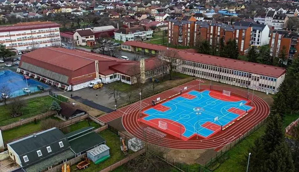 Škola i dvorana u Županjiustupljena fotografija