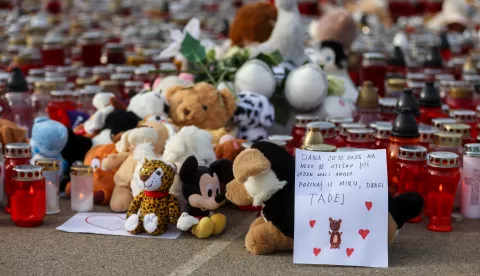 22.12.2024. Zagreb - Osnovnu skolu Precko i danas obilaze gradjani i ostavljaju lampase, poruke i medvjedice smrtno stradalom uceniku u OS Precko Photo: Igor Kralj/PIXSELL