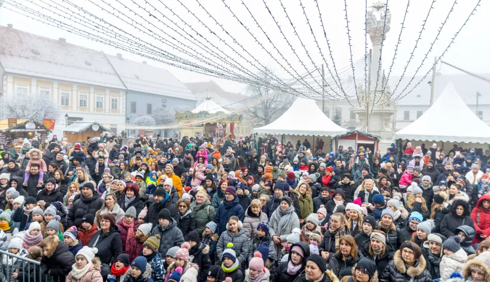 31.12.2024., Osijek - Docek djecje Nove godine s veselim programom prilagodenim za najmlade sugradane