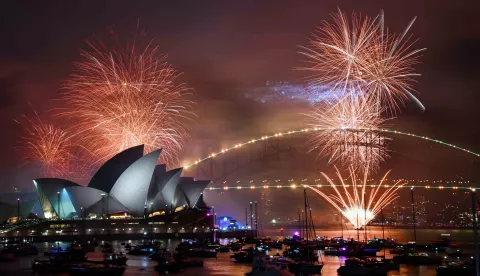 epa11799920 Fireworks illuminate the sky above the Sydney Opera House and the Sydney Harbour Bridge during the New Year's Eve celebrations in Sydney, Australia, 01 January 2025.  EPA/BIANCA DE MARCHI NO ARCHIVING AUSTRALIA AND NEW ZEALAND OUT