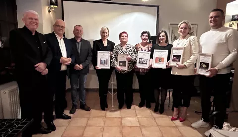 SLAVONSKI BROD - Izbrani najljepši izlozi i okućniceprosinac 2024.