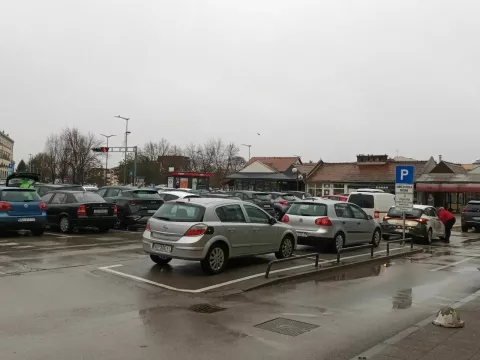 Parkiralište na staroj tržnici u centru Vukovara