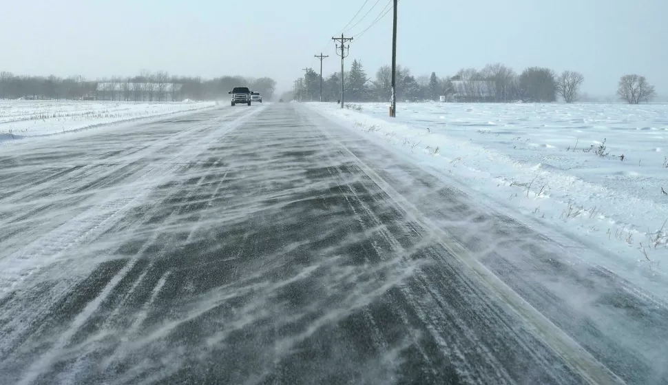 NO FILM, NO VIDEO, NO TV, NO DOCUMENTARY Snow blows across County Highway 50 Thursday, Dec. 22, 2022, near Hampton, MN, USA. Photo by David Joles/Minneapolis Star Tribune/TNS/ABACAPRESS.COM Photo: Minneapolis Star Tribune/TNS/ABACA/ABACA