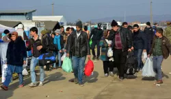 15.11.2015., Slavonski Brod - Migranti pristizu u zimski tranzitni centar u kojem su mjere sigurnosti na najvecoj razini. Photo: Ivica Galovic/ PIXSELL