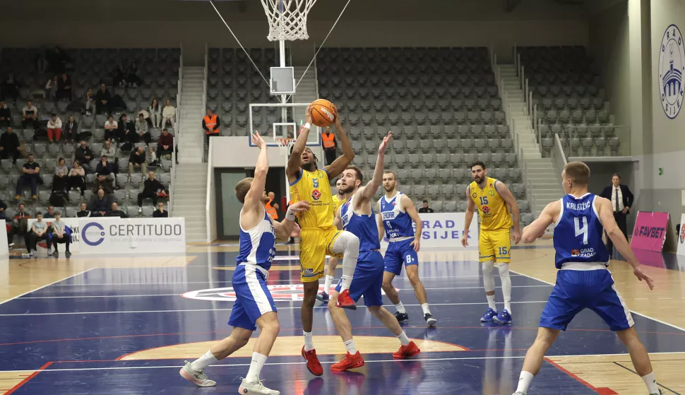 Osijek, 05. 01. 2025., Mala dvorana Gradski vrt, košarka, Vrijednosnice Osijek - Zadar, Premijer liga košarkašaSNIMIO BRUNO JOBST