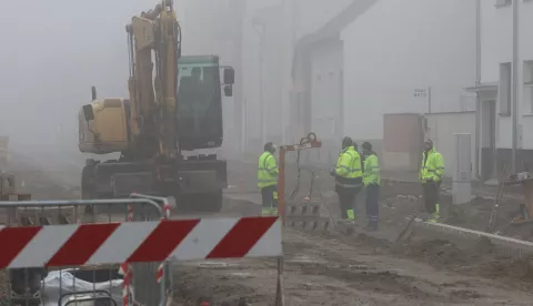 Osijke, 28. 11. 2024, Gunduličeva ulica na potezu od Dubrovačke do Rokove, radovi su se malo odužili, tradicionalno porpucanje rokova...snimio GOJKO MITIĆ