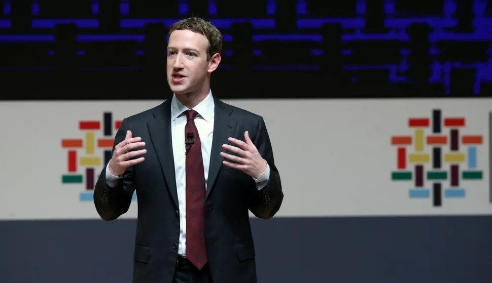 epa05638278 Founder and CEO of Facebook Mark Zuckerberg speaks during the 'The connectivity revolution' session of the meeting of businessmen as part of the Asia Pacific Economic Cooperation Forum (APEC) in Lima, Peru, 19 November 2016. The APEC Economic Leaders' Meeting will take place in Lima on 19 and 20 November 2016. EPA/ERNESTO ARIAS