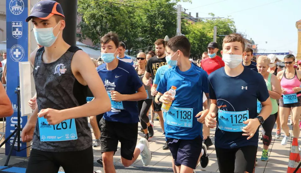 Osijek, 27.06.2020., - Trg A.Starcevica - Osjecki Ferivi polumaraton. COVID-19; koronavirus;.FOTOZeljko Sepic