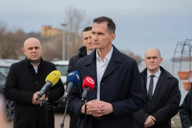 &Scaron;arengrad, 09.01.2025. - Kandidat za predsjednika Republike Hrvatske Dragan Primorac posjetio &Scaron;arengrad i dao izjavu za medije. Na fotografiji Dragan Primorac. foto HINA/ ml