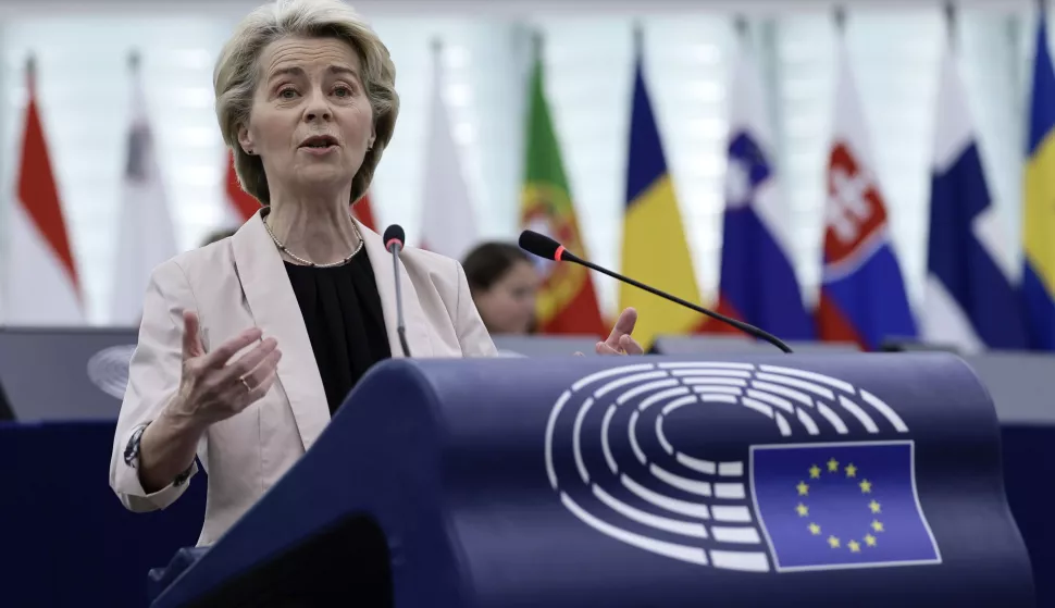 epa11743074 European Commission President Ursula von der Leyen speaks during a debate on 'Presentation by the Commission President-elect of the College of Commissioners and its programme' at the European Parliament in Strasbourg, France, 27 November 2024. The EU Parliament's session runs from 25 till 28 November 2024. EPA/RONALD WITTEK