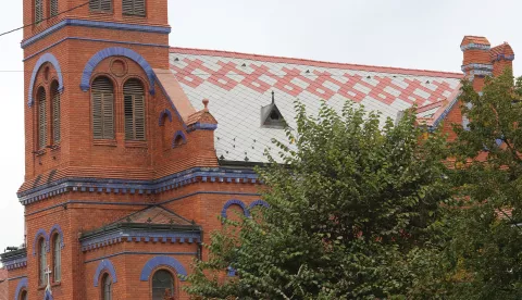 Osijek, 28. 09. 2021, Ulica Lorenza Jagera, Evangelicka crkva u Hrvatskoj, crkvena opcina Osijek. sanacija krova na crkvi, juzna strana je gotova a na sjevernoj traju jos radovi.snimio GOJKO MITIĆ