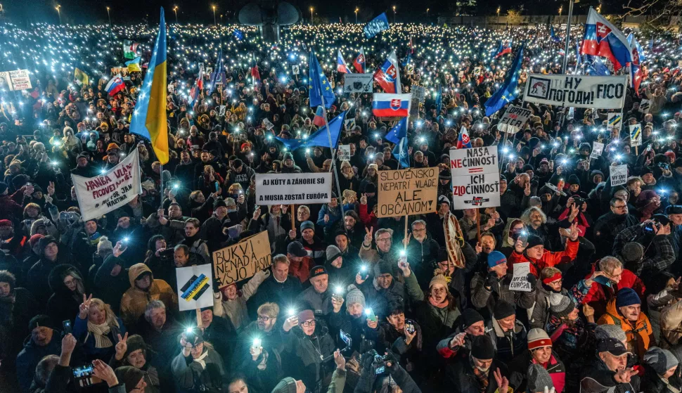 epaselect epa11817188 People carrying flags and placards hold up their mobile phones' torches during a demonstration against the Slovak prime minister, in front of the Government Office building, in Bratislava, Slovakia, 10 January 2025. The protests, titled 'Slovakia is Europe- Enough of Russia!', were sparked by Prime Minister Robert Fico's meeting with Russian President Vladimir Putin in Moscow in December 2024. EPA/JAKUB GAVLAK