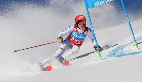 epa07285865 Federica Brignone of Italy in action during the first run of the women's Giant Slalom race at the FIS Alpine Skiing World Cup event in Kronplatz, Italy, 15 January 2019. EPA/ANDREA SOLERO