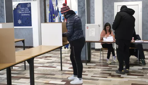 Osijek, 12. 01. 2025., Predsjednički izbori, drugi krug, birali&scaron;ta, izborna mjesta, glasovanje, biračiSNIMIO BRUNO JOBST