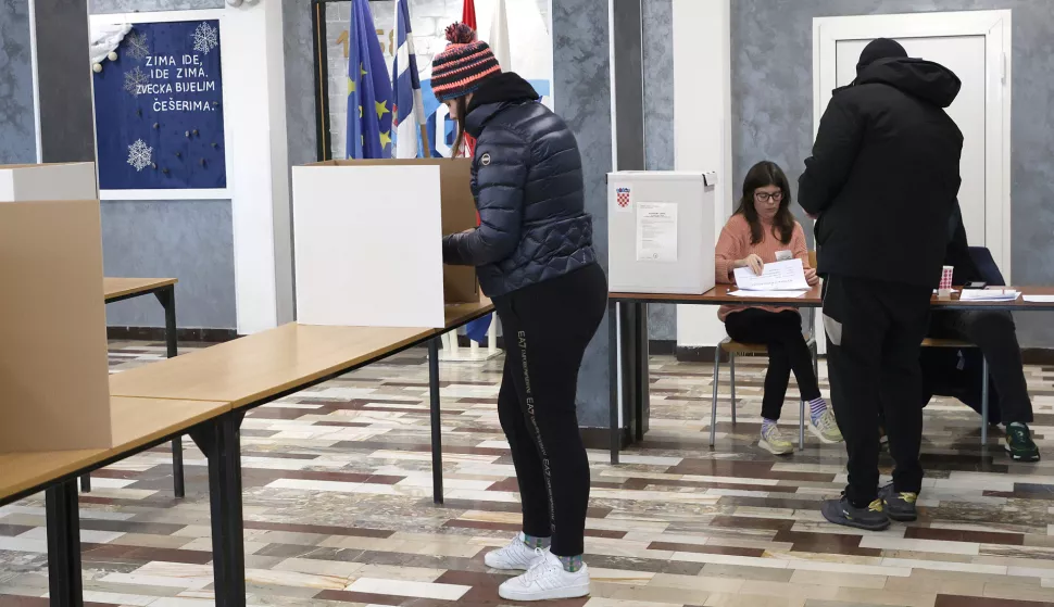 Osijek, 12. 01. 2025., Predsjednički izbori, drugi krug, birali&scaron;ta, izborna mjesta, glasovanje, biračiSNIMIO BRUNO JOBST