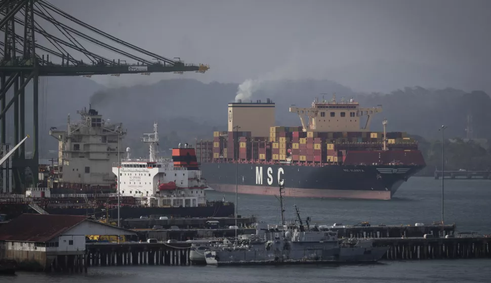 epa11232631 A container ship sails in the Panama Canal in Panama City, Panama, 20 March 2024. The Panama Canal inaugurated this 20 March a laboratory for analyzing the quality of the drinking water in its basin, which is used for consumption by half of the country's population, in the midst of the water crisis due to the severe drought derived from the El Nino phenomenon. EPA/Bienvenido Velasco