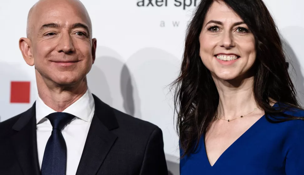 epa07271500 (FILE) - Amazon CEO Jeff Bezos (L) and his wife MacKenzie Bezos attend the Axel Springer Award 2018, in Berlin, Germany, 24 April 2018 (reissued 09 January 2019). According to media reports, Jeff Bezos and his wife MacKenzie Bezos are divorcing. EPA/CLEMENS BILAN