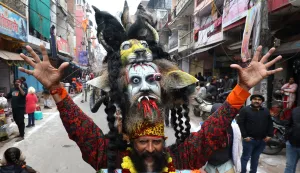 epa11820416 Members of Panchayati Akhara Bada Udasin take part in a religious procession as they head towards Kumbh Mela festival ahead of the royal bath near the Sangam, the confluence of three of the holiest rivers in Hindu mythology - Ganga, Yamuna, and the mythical Saraswati - in Prayagraj, Uttar Pradesh, India, 12 January 2025. Every 12 years, Hindu pilgrims gather for ritual baths at the river's banks during the Maha Kumbh Mela festival. EPA/RAJAT GUPTA