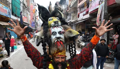 epa11820416 Members of Panchayati Akhara Bada Udasin take part in a religious procession as they head towards Kumbh Mela festival ahead of the royal bath near the Sangam, the confluence of three of the holiest rivers in Hindu mythology - Ganga, Yamuna, and the mythical Saraswati - in Prayagraj, Uttar Pradesh, India, 12 January 2025. Every 12 years, Hindu pilgrims gather for ritual baths at the river's banks during the Maha Kumbh Mela festival. EPA/RAJAT GUPTA