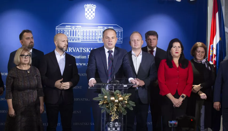 Zagreb, 02.12.2024. - Klub zastupnika SDP-a održao je konferenciju za medije o prijedlogu za pokretanje pitanja povjerenja Andreju Plenkoviću, predsjedniku Vlade RH. Na fotografiji Siniša Hajdaš Dončić. foto HINA/ Daniel KASAP/ dk