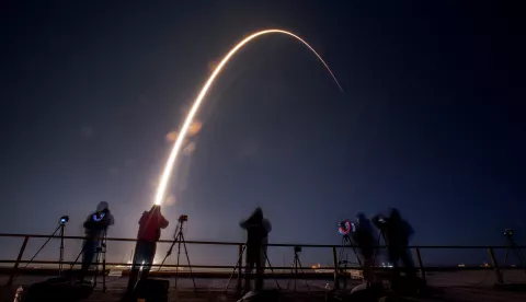 epa11825569 The Blue Ghost Mission 1 on a SpaceX Falcon 9 rocket lifts off from NASA's Launch Complex 39A at the agency's Kennedy Space Center in Cape Canaveral, Florida, USA, 15 January 2025. According to NASA, the agency's Commercial Lunar Payload Services initiative and Artemis campaign, Firefly Aerospace's Blue Ghost Mission 1, was successfully launched on 15 January 2025. EPA/CRISTOBAL HERRERA-ULASHKEVICH