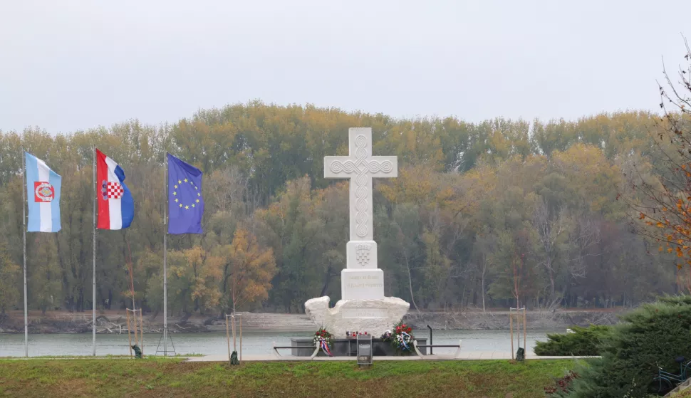 Vukovar, 14. 11. 2024., Vukovar - reportaža, vodotoranj, pastoralni centar, imena poginulih ploča, hotel Dunav, centar grada, memorijalno grobljeSNIMIO BRUNO JOBST