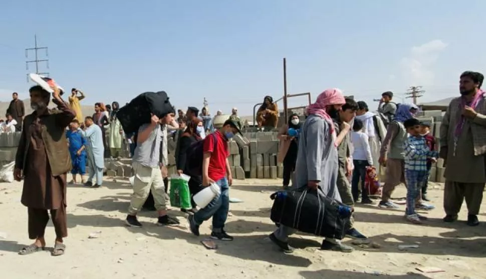 epa09419996 Afghans gather outside the Hamid Karzai International Airport to flee the country, in Kabul, Afghanistan, 19 August 2021. Thousands of desperate Afghans, including the elderly as well as women and children, have camped outside the Kabul airport for days in the hope of getting evacuated from the country after it was taken over by the Taliban. EPA/STRINGER