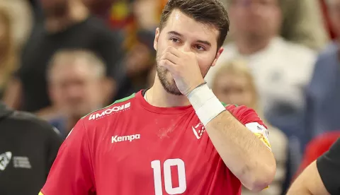 Miguel Martins (Portugal) schaut enttaeuscht, Netherlands vs Portugal, Men's EHF EURO 2024, Barclays Arena am 23. January 2024 in Hamburg, Deutschland. (Foto von Marco Steinbrenner/DeFodi Images) Miguel Martins (Portugal) looks dejected, 4. Spieltag at Barclays Arena on January 23, 2024 in Hamburg, Germany. (Photo by Marco Steinbrenner/DeFodi Images) Photo: Marco Steinbrenner/DeFodi Images/DEFODI