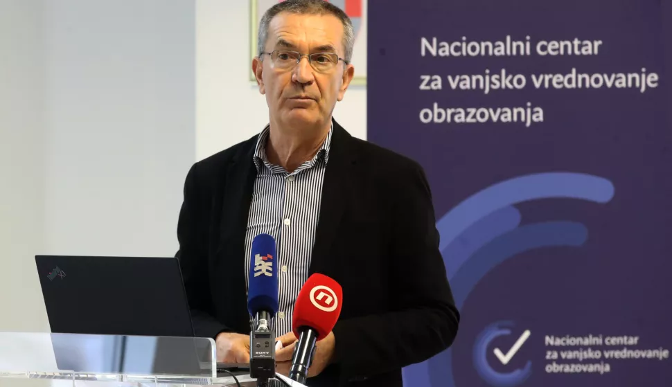 Zagreb, 16.01.2025. - Nacionalni centar za vanjsko vrednovanje obrazovanja predstavio je na konferenciji za novinare poredak županija i Grada Zagreba (po kriteriju osnivača) u odnosu na nacionalni prosjek (ukupno, gimnazijski i strukovni program) na ispitima državne mature u školskoj godini 2023./2024. Na fotografiji Vinko Filipović, ravnatelj NCVVO-a. foto HINA /Zvonimir KUHTIĆ/ kuzo